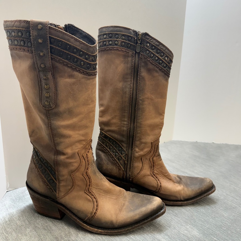 Liberty Black W sz 8 Distressed Tan Leather Studded Western Boots LB-711227